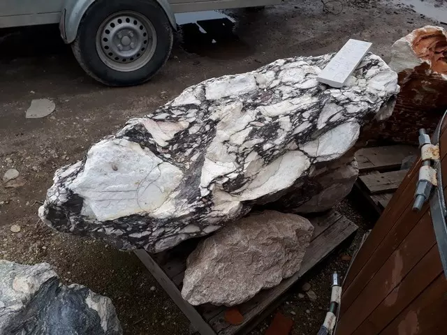 márvány sziklatömb
