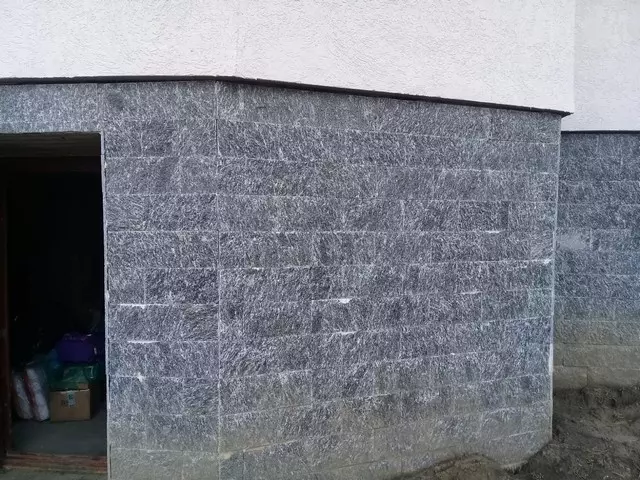 gránit burkolat fekete, roppantott