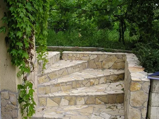 horvát mészkő lépcsőburkolat