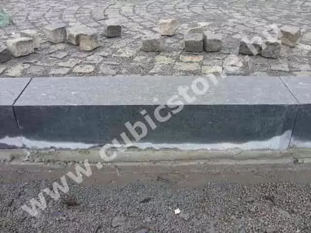 lángkezelt andezit útszegélykő