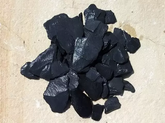 fekete pala zúzott kő