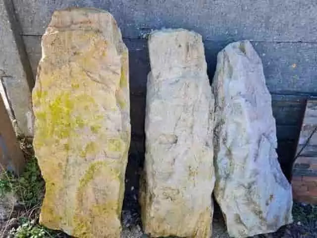 riolitból faragott oszlopok riolitból faragott oszlopok