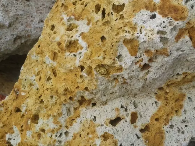 sárga szikla