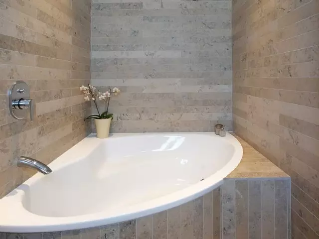 solnhofeni méstkő fürdőszoba burkolat