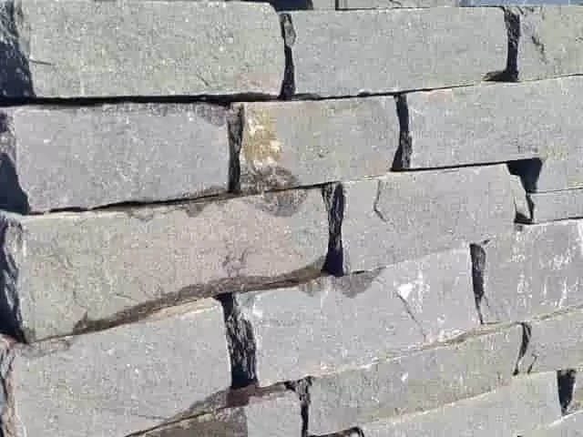 szürke bazalt kerti támfal elemek