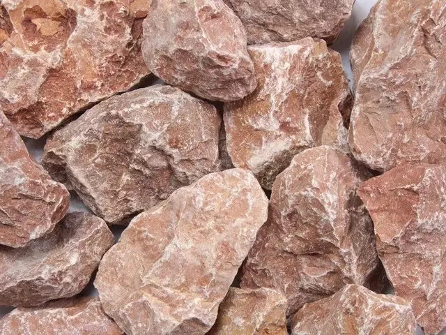 vörös-barna márvány gabion kő
