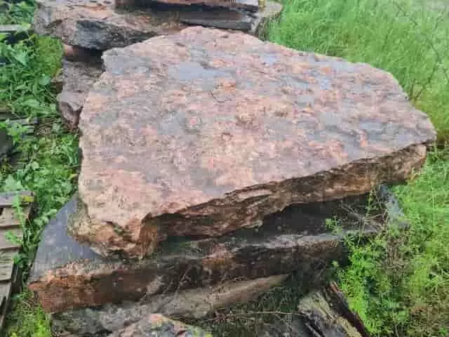 vörös mészkő fejfa vörös mészkő fejfa